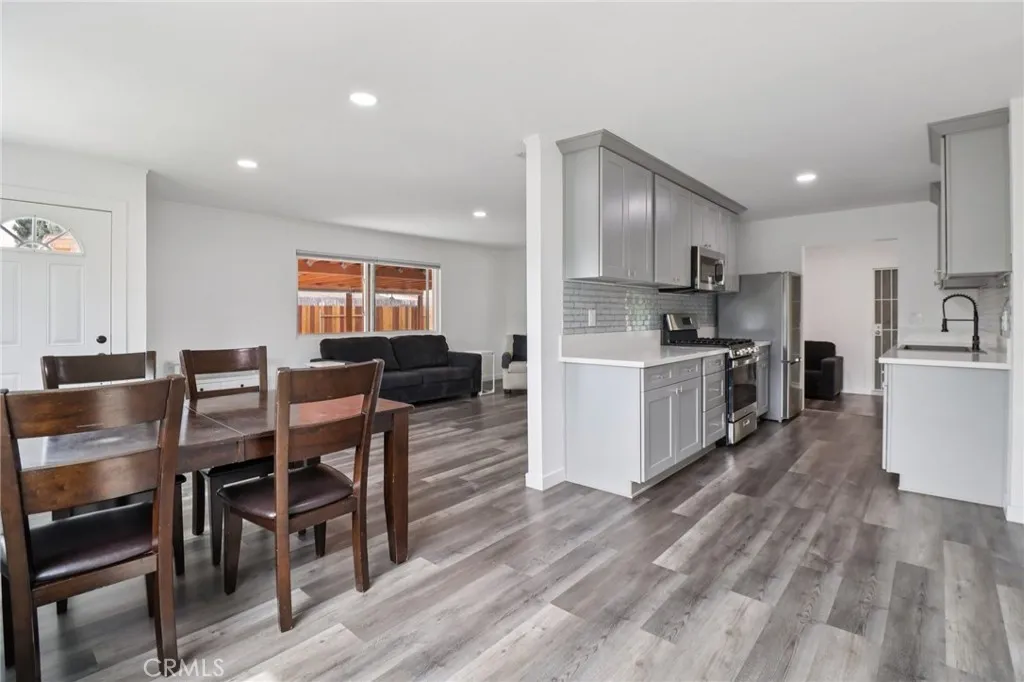 https://cdn.realtyfeed.com/cdn/127/306678869/9f4f77d855f592cd63c43f84598dd583.webp