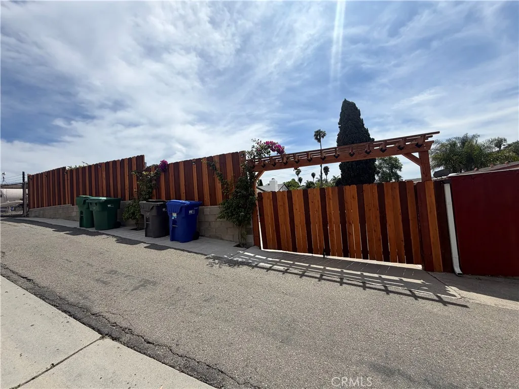 https://cdn.realtyfeed.com/cdn/127/306678869/cb426a748fbdbb9d990fb9f1cb440659.webp