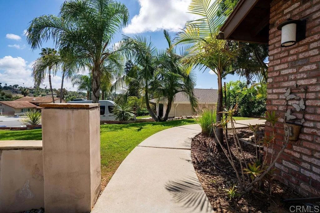 https://cdn.realtyfeed.com/cdn/127/306678891/06abd59a93641cbb1271a0285396ff41.webp