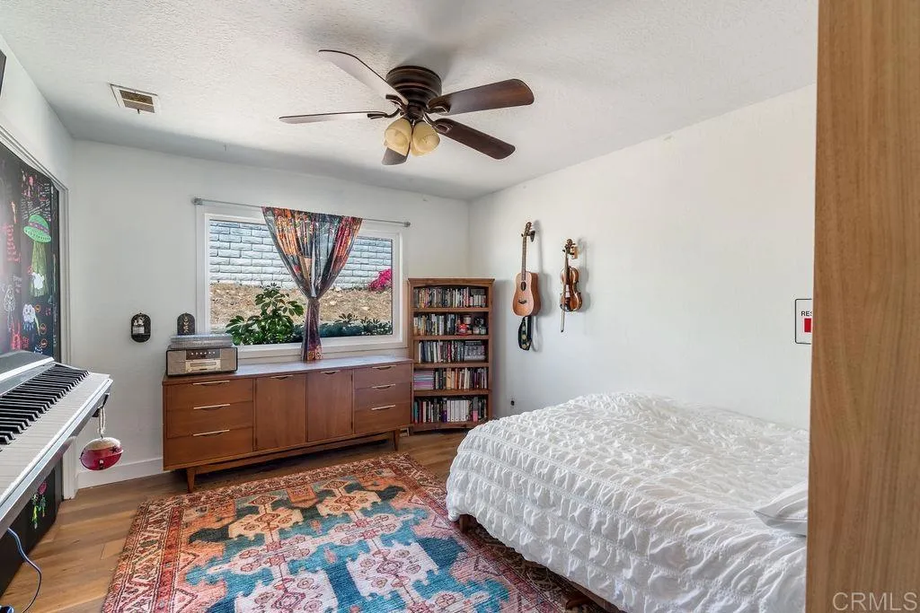 https://cdn.realtyfeed.com/cdn/127/306678891/4bb84f905fce0aa7af6dc78ee4b4dbb7.webp