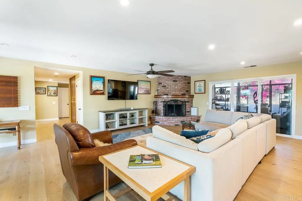 https://cdn.realtyfeed.com/cdn/127/306678891/b0900fba6e443ce9ada9ad7029a25184.webp