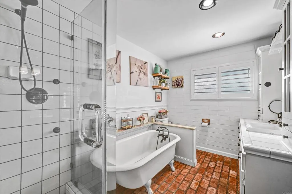 https://cdn.realtyfeed.com/cdn/127/306679059/05a711497a1fbb03c15e104d211d0a3b.webp