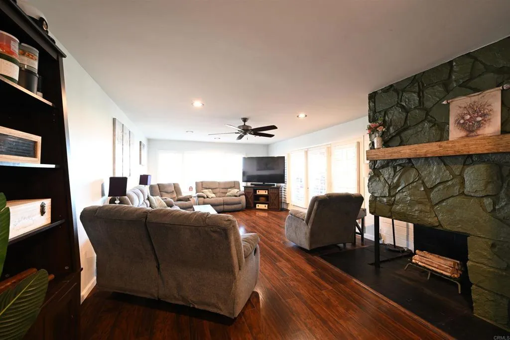 https://cdn.realtyfeed.com/cdn/127/306679059/4e4888ae3249e521490076a2a0f01b0a.webp