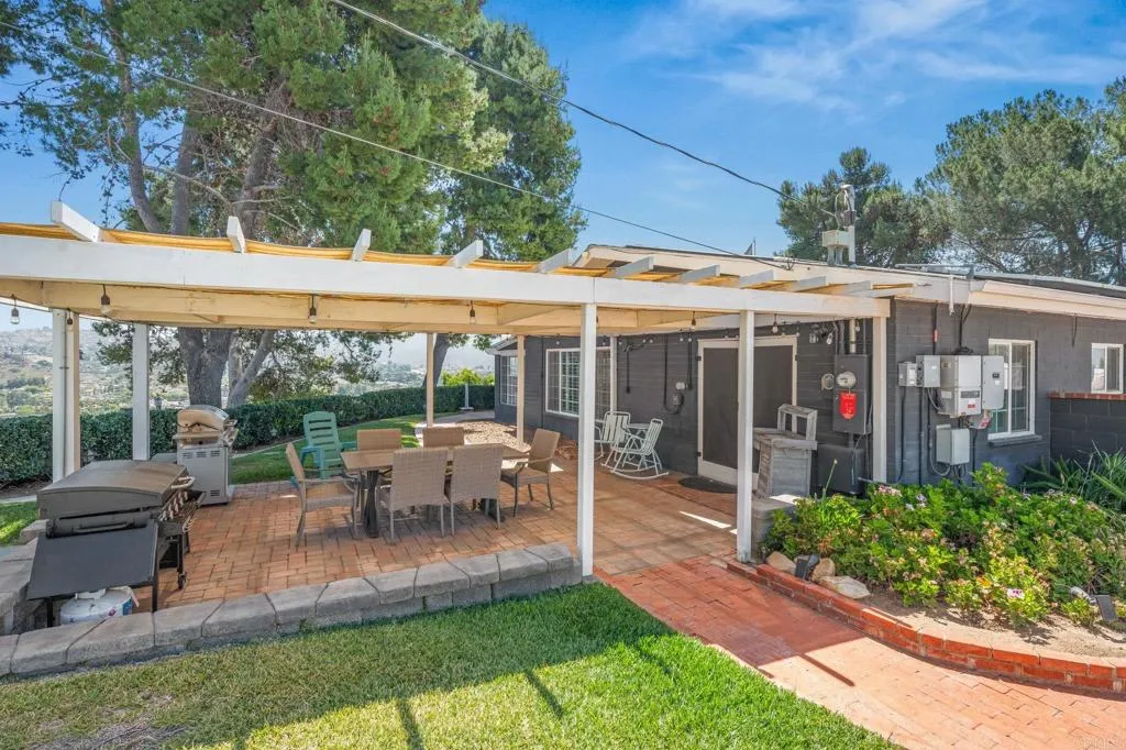 https://cdn.realtyfeed.com/cdn/127/306679059/69d10baf2b20e6ca75d454fd184f0009.webp
