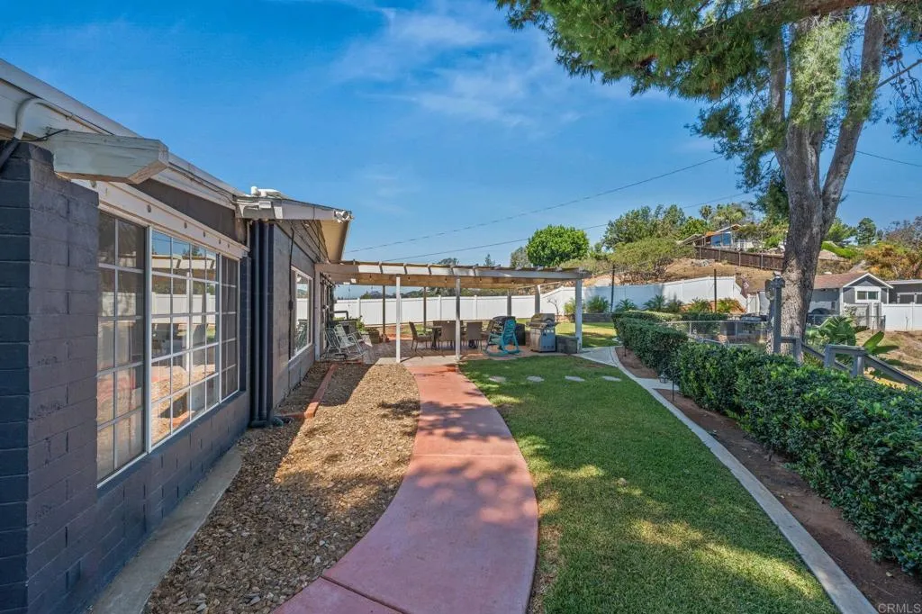 https://cdn.realtyfeed.com/cdn/127/306679059/8f9224eedcbc1db9cf093073e801fb37.webp