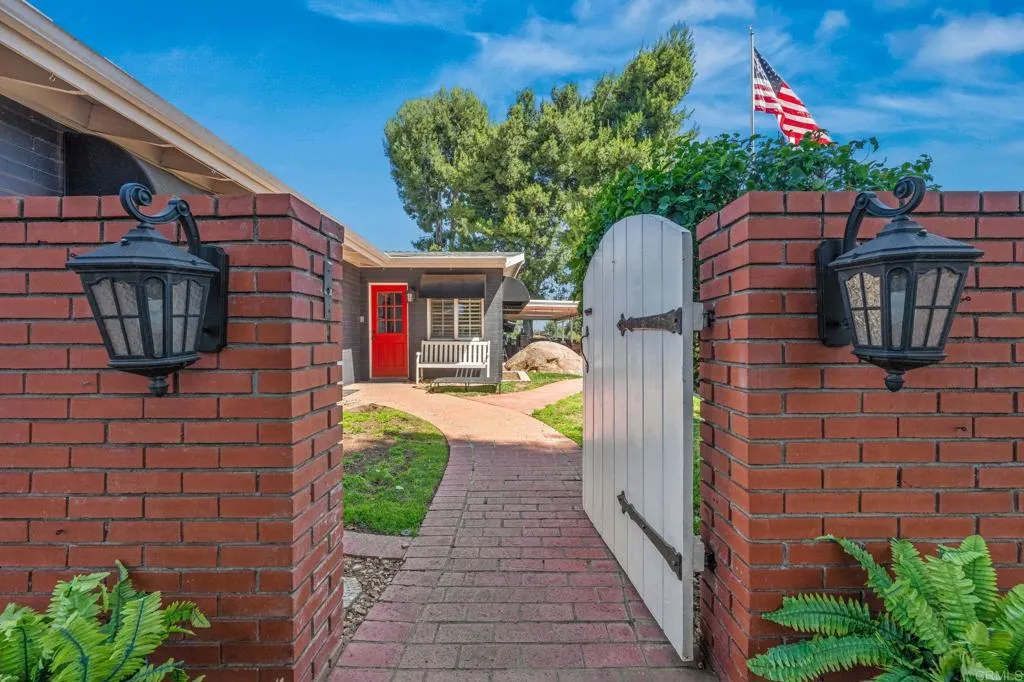 https://cdn.realtyfeed.com/cdn/127/306679059/f18908991c178df8822e3376e1ab6a41.webp