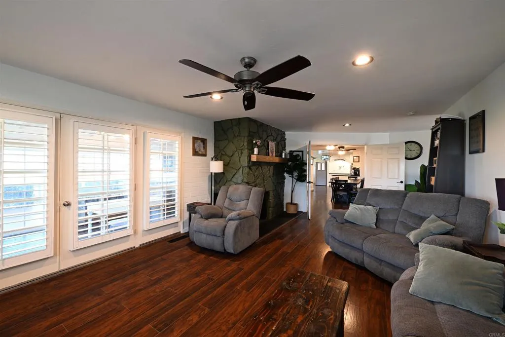 https://cdn.realtyfeed.com/cdn/127/306679059/f543278b6d748b4b55f107cb8f6e00f7.webp