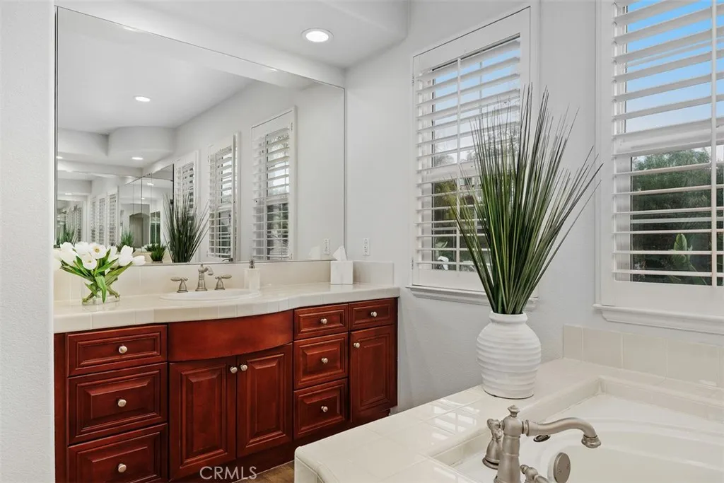 https://cdn.realtyfeed.com/cdn/127/306679125/84c4d9f285aabb87d44cf348164f0f8b.webp