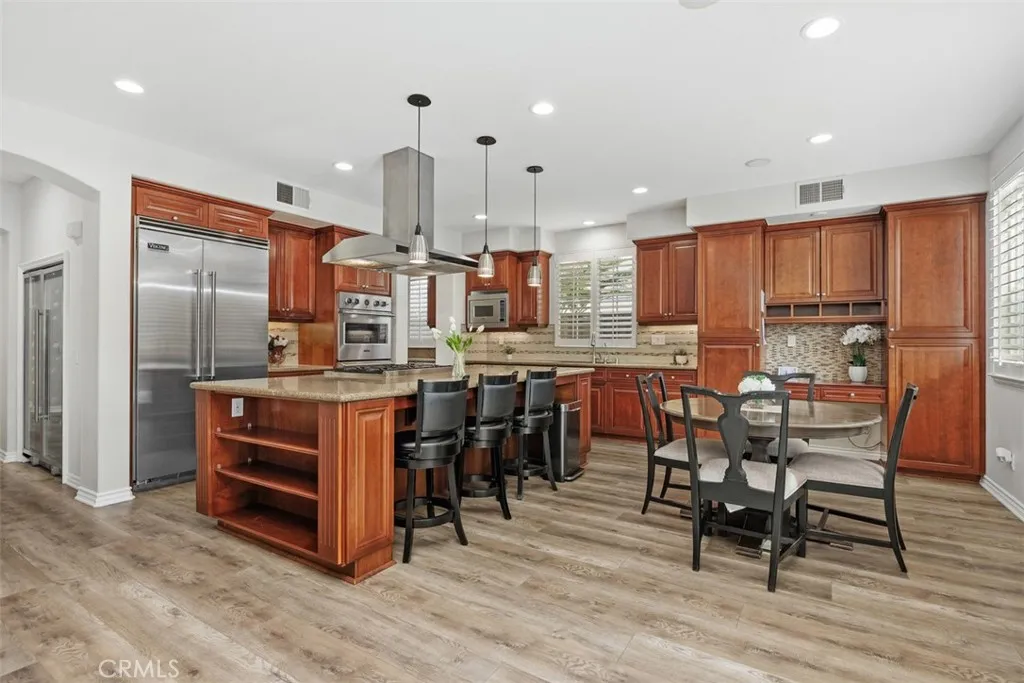 https://cdn.realtyfeed.com/cdn/127/306679125/e302a5c00794686bc6279825af74b9e9.webp