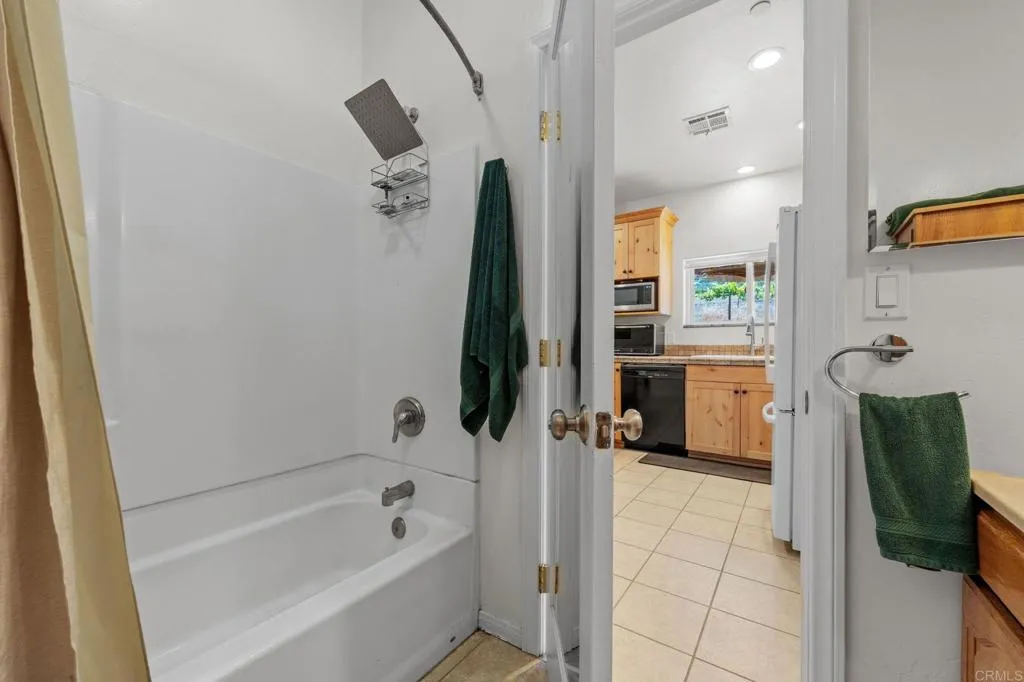 https://cdn.realtyfeed.com/cdn/127/306679185/5bc2540d68b445d4891976d1cfa77649.webp