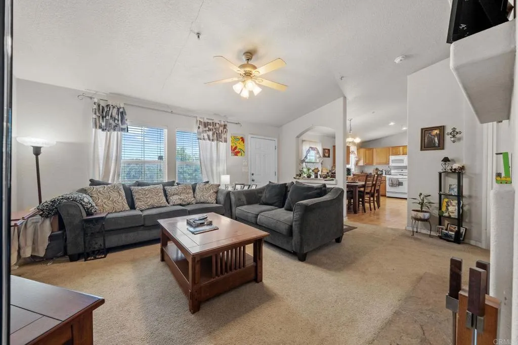 https://cdn.realtyfeed.com/cdn/127/306679185/a0a4769d1d2e87110ee3d237d8f19703.webp