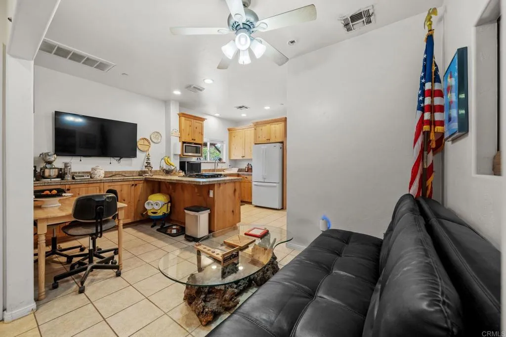 https://cdn.realtyfeed.com/cdn/127/306679185/b83f92ac4ea340ff3d9e8b966be27b4f.webp