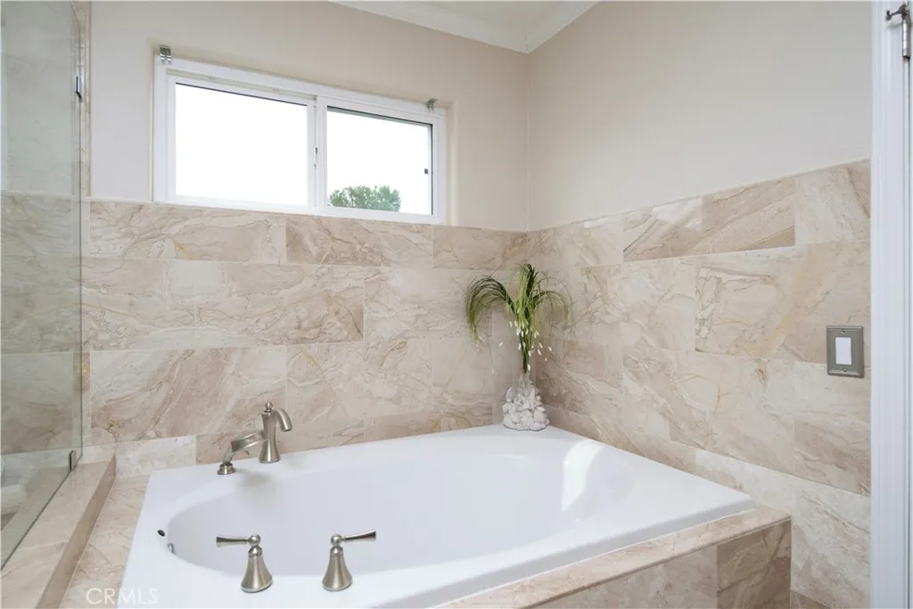 https://cdn.realtyfeed.com/cdn/127/306679268/34bdef83e3a8921f9b1185a364d186f6.webp