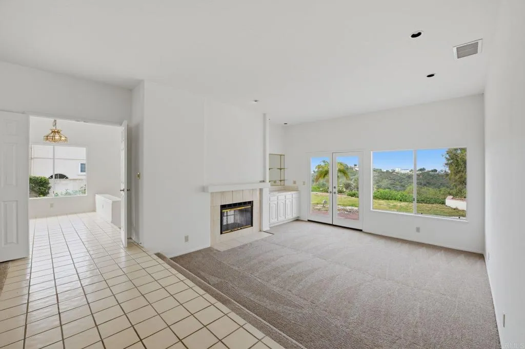 https://cdn.realtyfeed.com/cdn/127/306679279/bb6a8a8fe8328a578887729e85623aab.webp