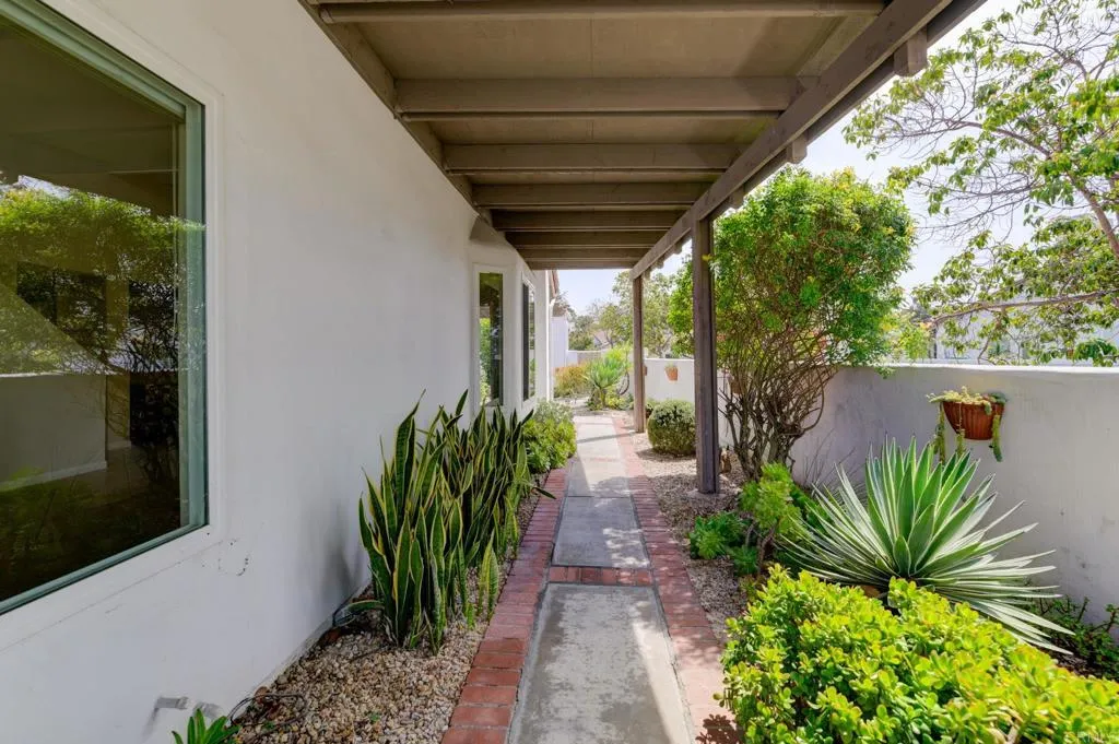 https://cdn.realtyfeed.com/cdn/127/306679282/82dabd20c891822d7f9c20da987149eb.webp