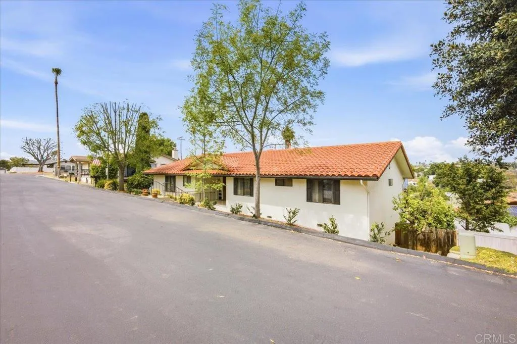 https://cdn.realtyfeed.com/cdn/127/306679283/182b3e902adf464849cfe4e8477fc665.webp