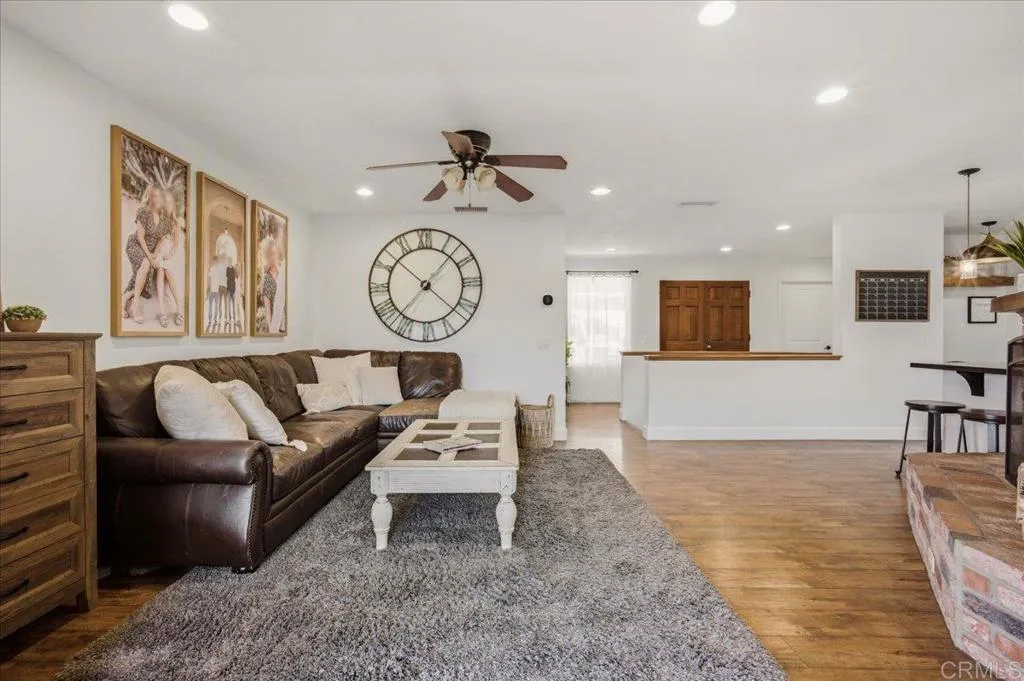 https://cdn.realtyfeed.com/cdn/127/306679283/3fa93abd1275f5fc21acab725e8ad4f4.webp