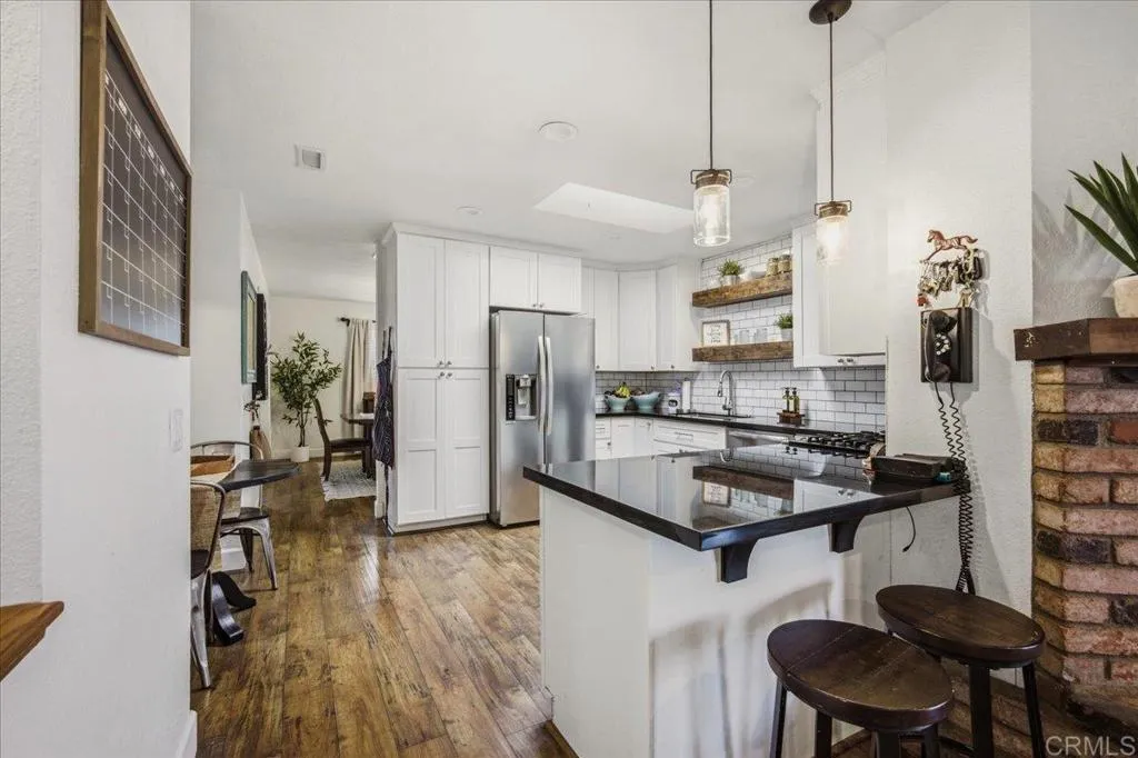 https://cdn.realtyfeed.com/cdn/127/306679283/44de8128c93bcf361ed3554071652632.webp