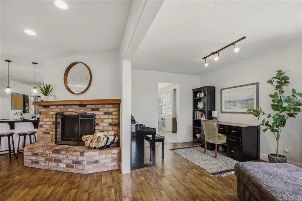 https://cdn.realtyfeed.com/cdn/127/306679283/71396ef07c7479b519f3d7a4924bdd9e.webp
