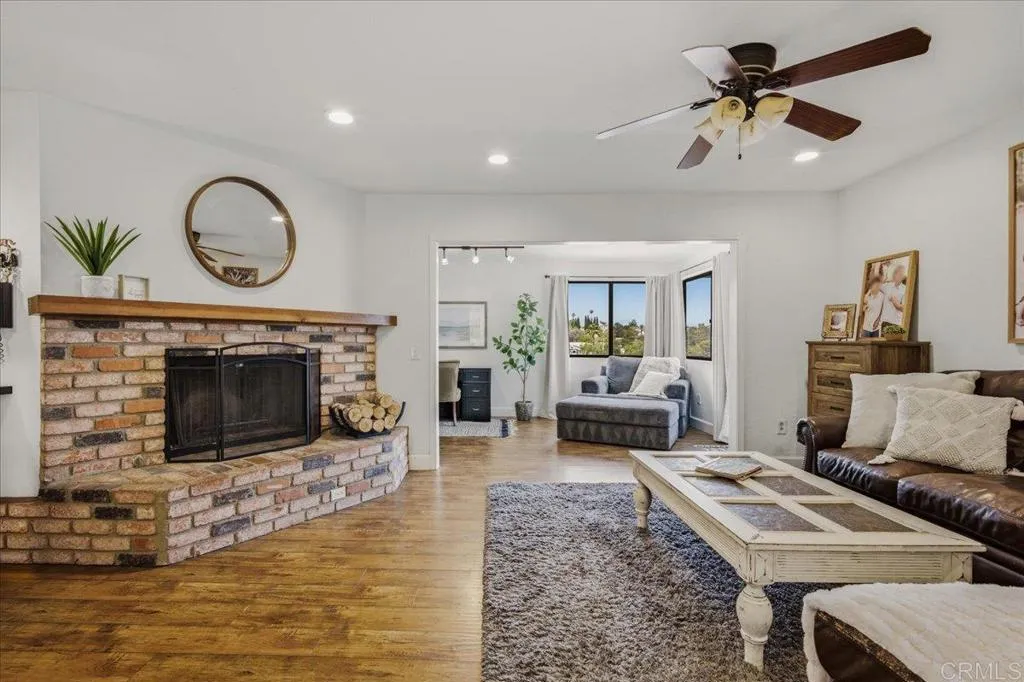 https://cdn.realtyfeed.com/cdn/127/306679283/93ff6c4b7f54daed91b7dcec7483defb.webp