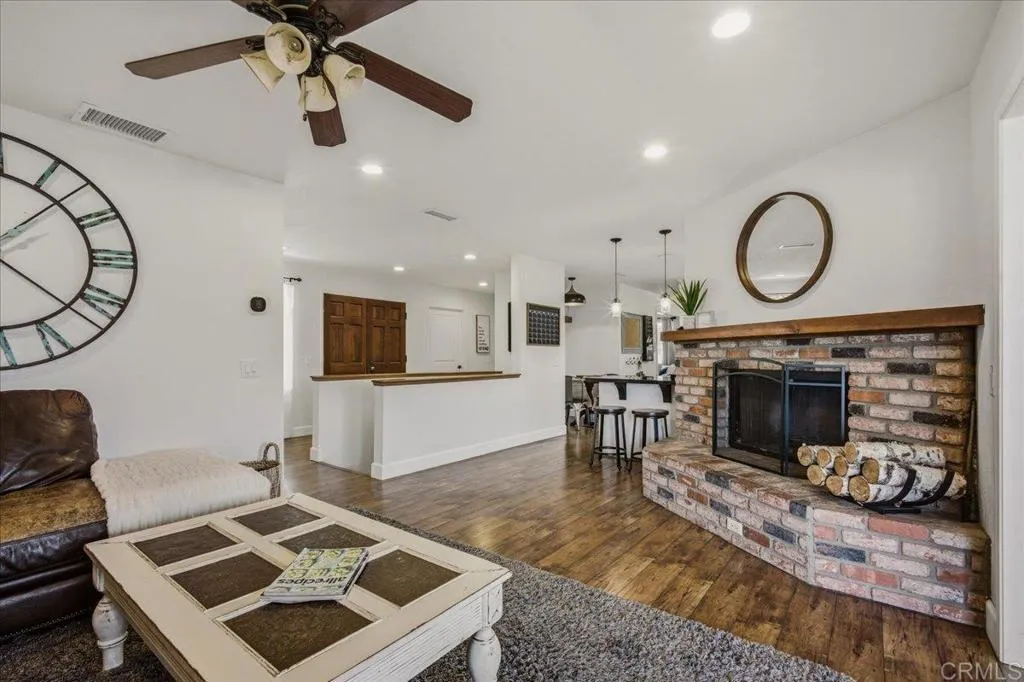 https://cdn.realtyfeed.com/cdn/127/306679283/f136f45caf3ed8fe4c543972322114d1.webp