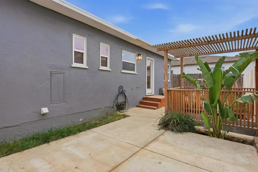 https://cdn.realtyfeed.com/cdn/127/306679305/00497bb32907e47e6fe4ffca287804d2.webp