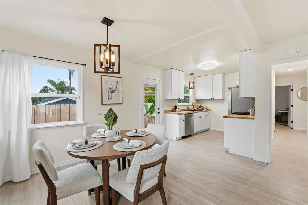 https://cdn.realtyfeed.com/cdn/127/306679305/16cbe093268067f5b77f9a92a189da06.webp