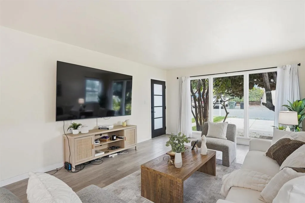 https://cdn.realtyfeed.com/cdn/127/306679305/61e2d5ec88369b40ebde2e9fbaca6c15.webp