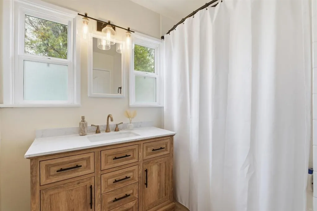 https://cdn.realtyfeed.com/cdn/127/306679305/deab7a535f111a1d6d969dcb16ed838f.webp