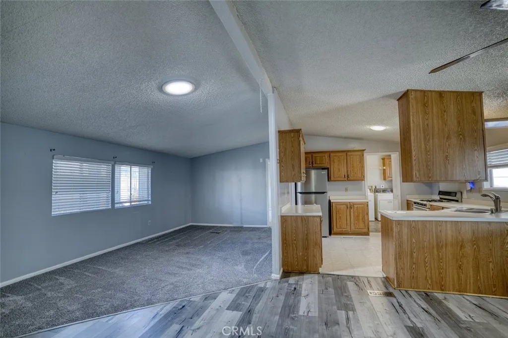 https://cdn.realtyfeed.com/cdn/127/306679423/dc4ebed232d9ebfd7b38f121212aa8c6.webp