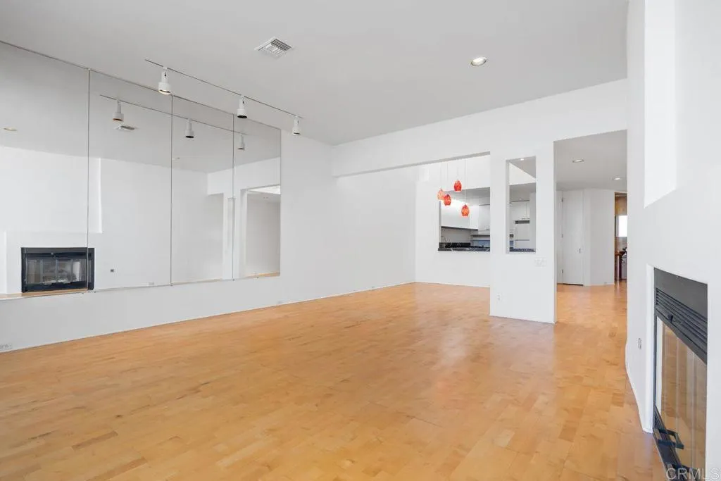 https://cdn.realtyfeed.com/cdn/127/306679447/3471d22349688e9b821c57ae30c2ffb7.webp