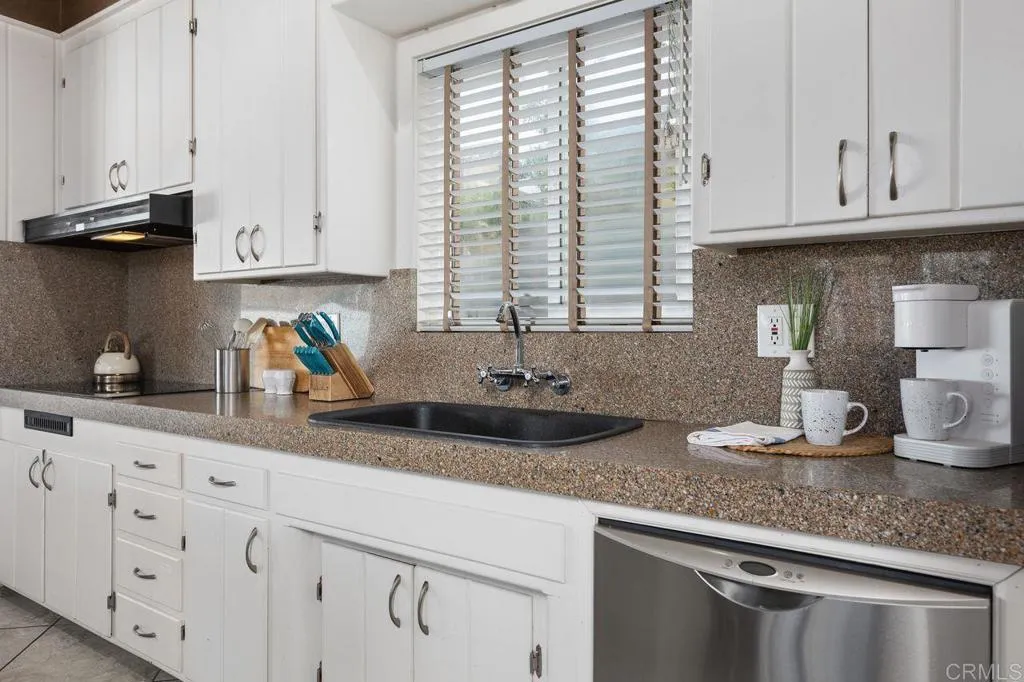 https://cdn.realtyfeed.com/cdn/127/306679528/c16ce49debb2245af40d4f86df3d0964.webp
