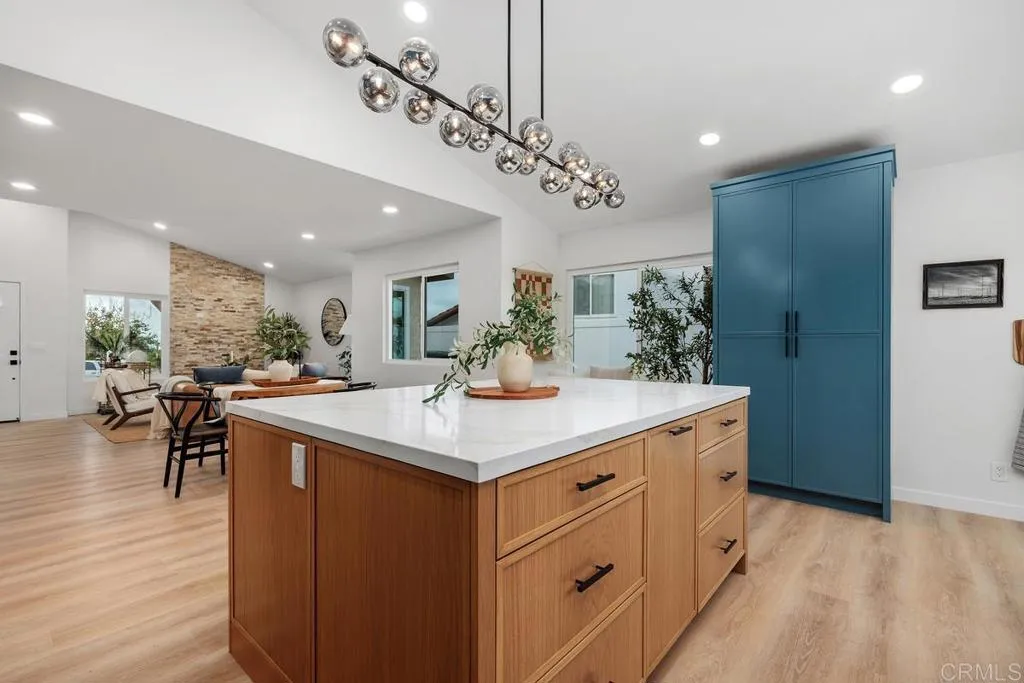 https://cdn.realtyfeed.com/cdn/127/306679749/0abd4f0543f62578d457dd2eeb553371.webp