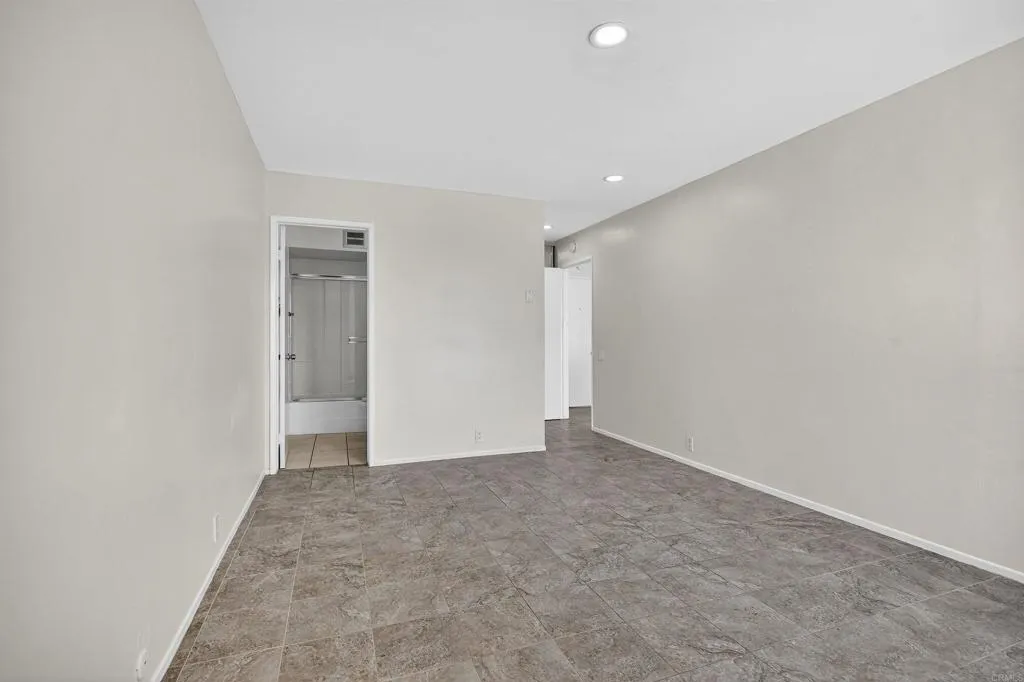 https://cdn.realtyfeed.com/cdn/127/306679815/85997b2f9cd8e059521f95acc0f31aa2.webp