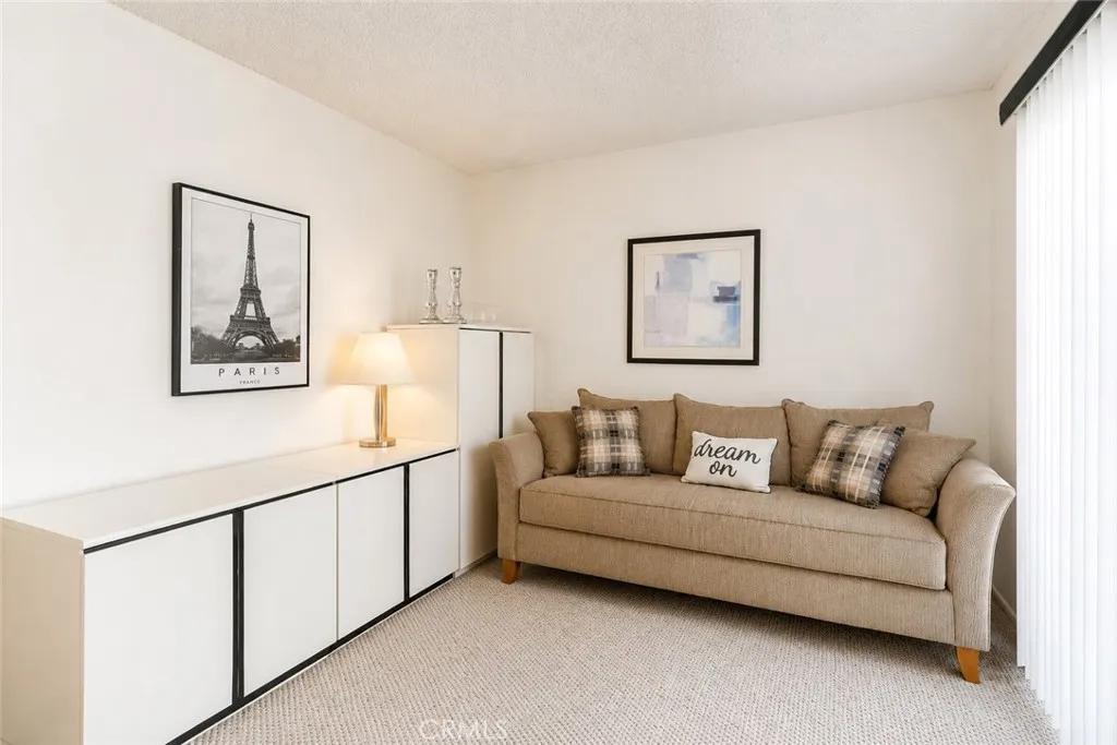 https://cdn.realtyfeed.com/cdn/127/306679839/d6635c6af67e91ce6379c7503e59b040.webp