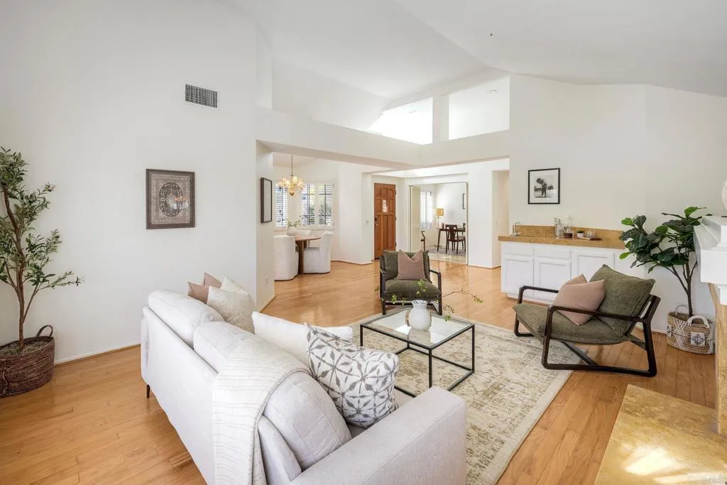 https://cdn.realtyfeed.com/cdn/127/306679889/441427f4eeee5396bb7b4738270fa844.webp