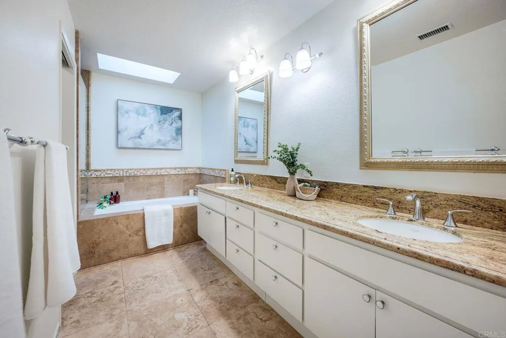 https://cdn.realtyfeed.com/cdn/127/306679889/6e5cf5852831034e6ebd7bf70ee7b98b.webp