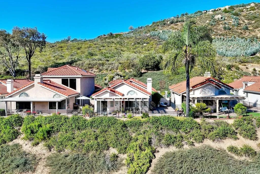 https://cdn.realtyfeed.com/cdn/127/306679889/ec305c3f24b547d6302716274dd808b1.webp