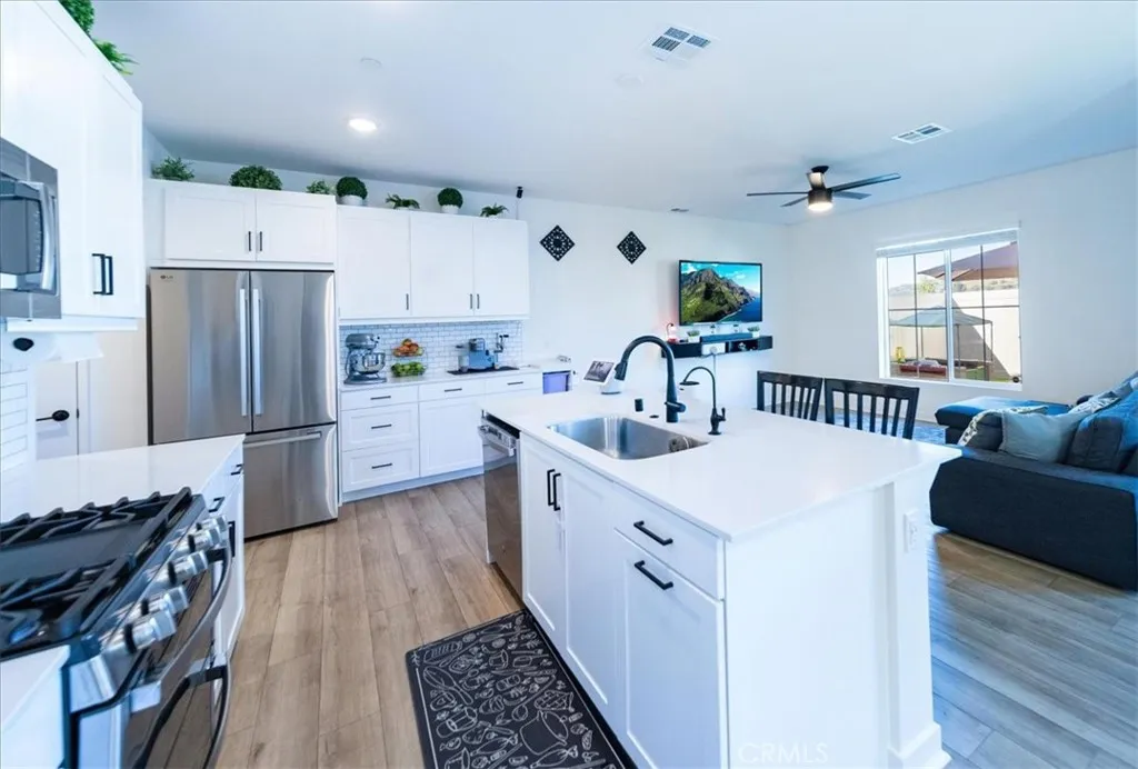 https://cdn.realtyfeed.com/cdn/127/306680000/97b5f1db99b550cc96c26d31a87fc468.webp