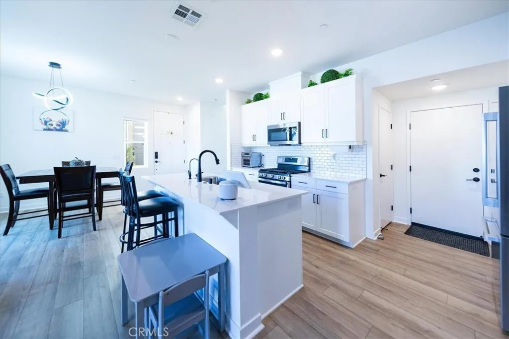 https://cdn.realtyfeed.com/cdn/127/306680000/d362ca0e3716cbadb609340ac6db31e3.webp