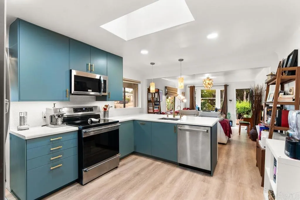 https://cdn.realtyfeed.com/cdn/127/306680171/bd3cbc2046e5c66e35a617ebfe169b37.webp