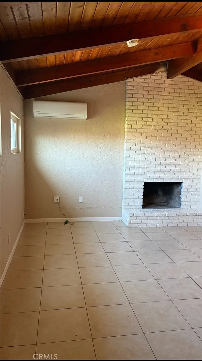 19340 Woodhill, Rialto, CA, 92376