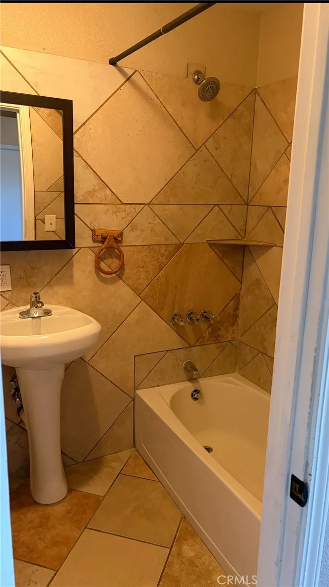 19340 Woodhill, Rialto, CA, 92376