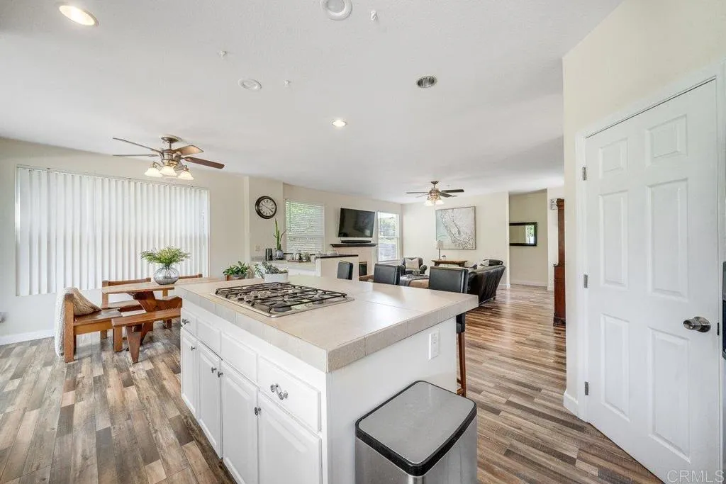 https://cdn.realtyfeed.com/cdn/127/306680205/0c9f531c56d9b64407d327dd22eaf6f3.webp