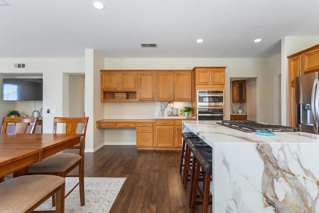 https://cdn.realtyfeed.com/cdn/127/306680257/3eff7d1a1f6beea7a0b5a4cf5d068861.webp