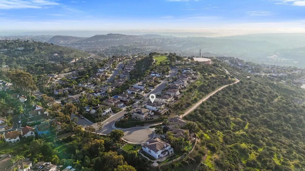 https://cdn.realtyfeed.com/cdn/127/306680257/4ba58b274bbef600583b30199868c9de.webp