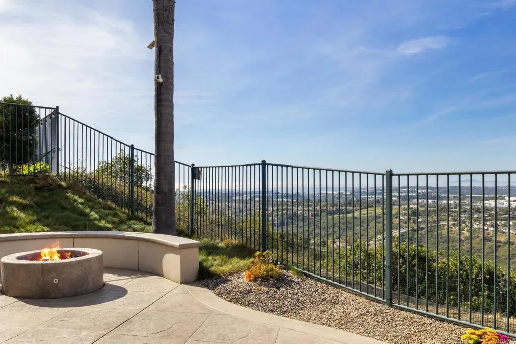 https://cdn.realtyfeed.com/cdn/127/306680257/c77158d054062ffba47f61e6ad9c2e44.webp