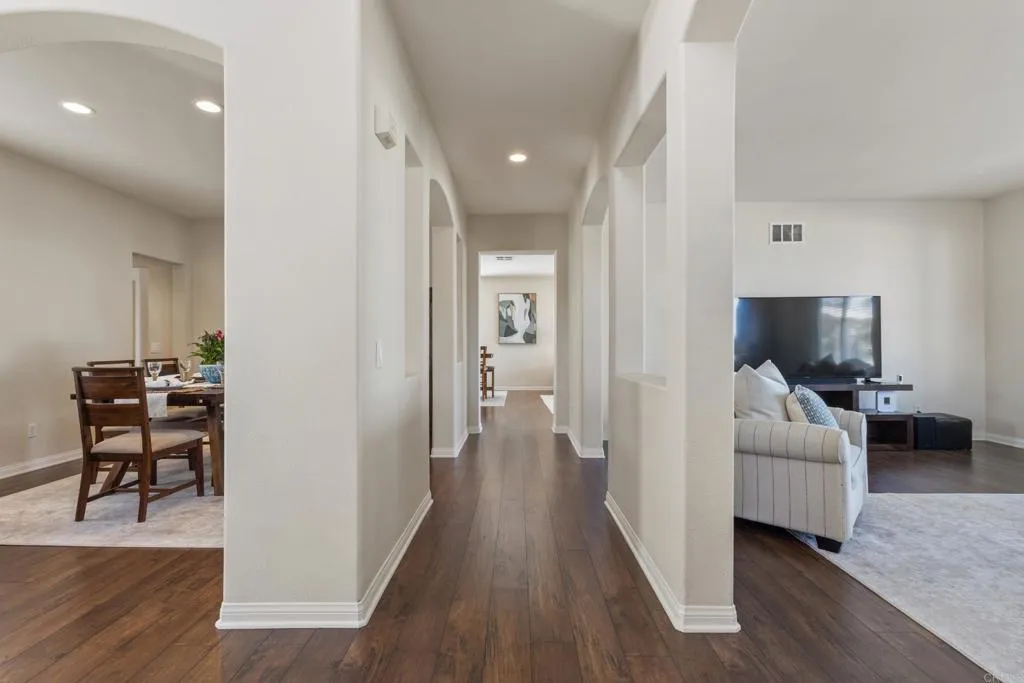 https://cdn.realtyfeed.com/cdn/127/306680257/ca8c86f1f5bd9b9c683218e919c69051.webp