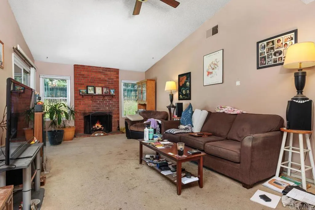 https://cdn.realtyfeed.com/cdn/127/306680318/1c4bec43b8d0de3e05155f5644243229.webp