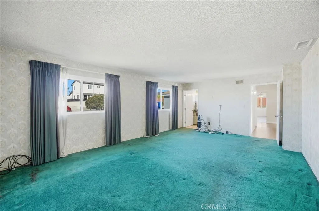 https://cdn.realtyfeed.com/cdn/127/306680393/c6452017bafefec2d3e78eaebba1513b.webp